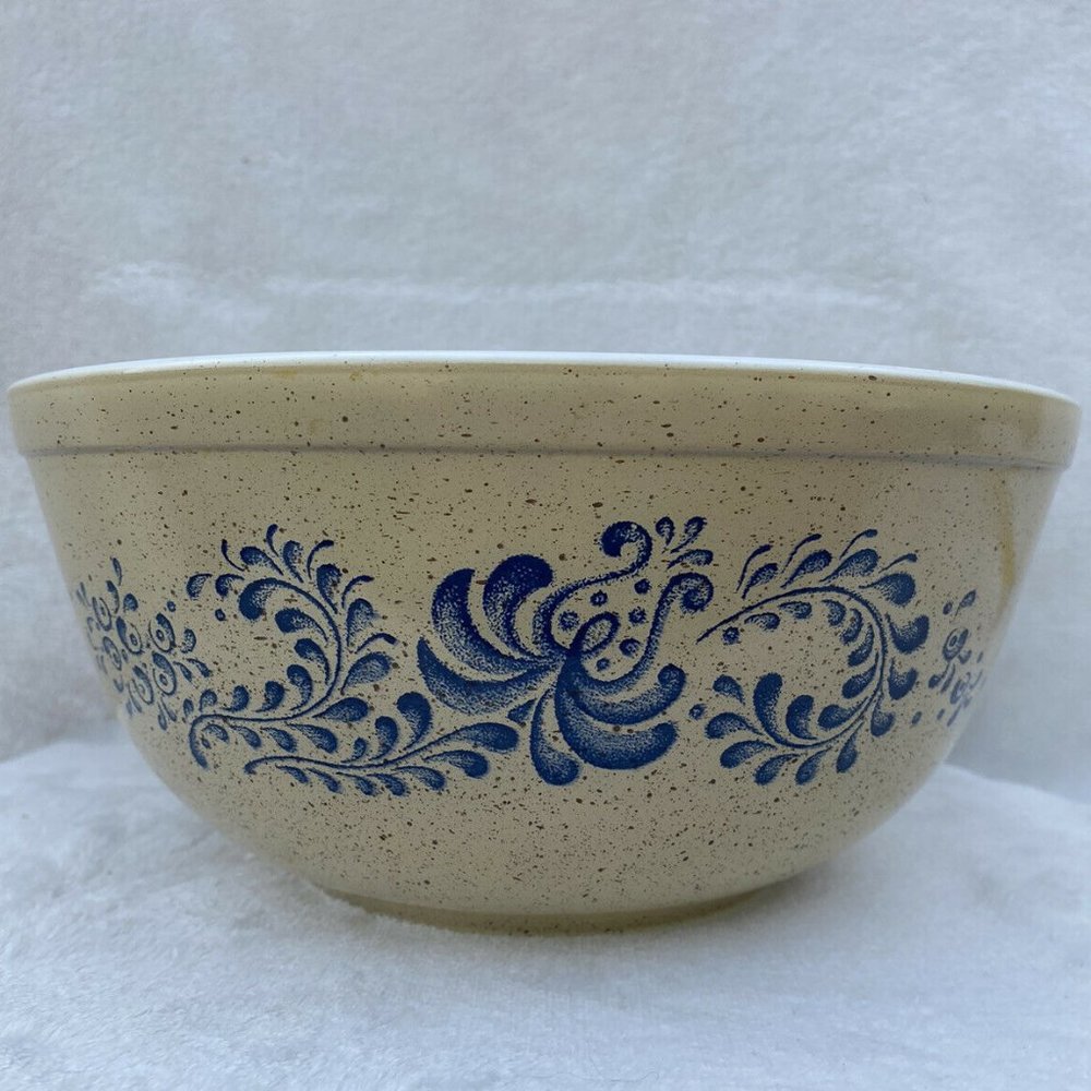 VTG Pyrex Homestead 403 Nesting Mixing Bowl